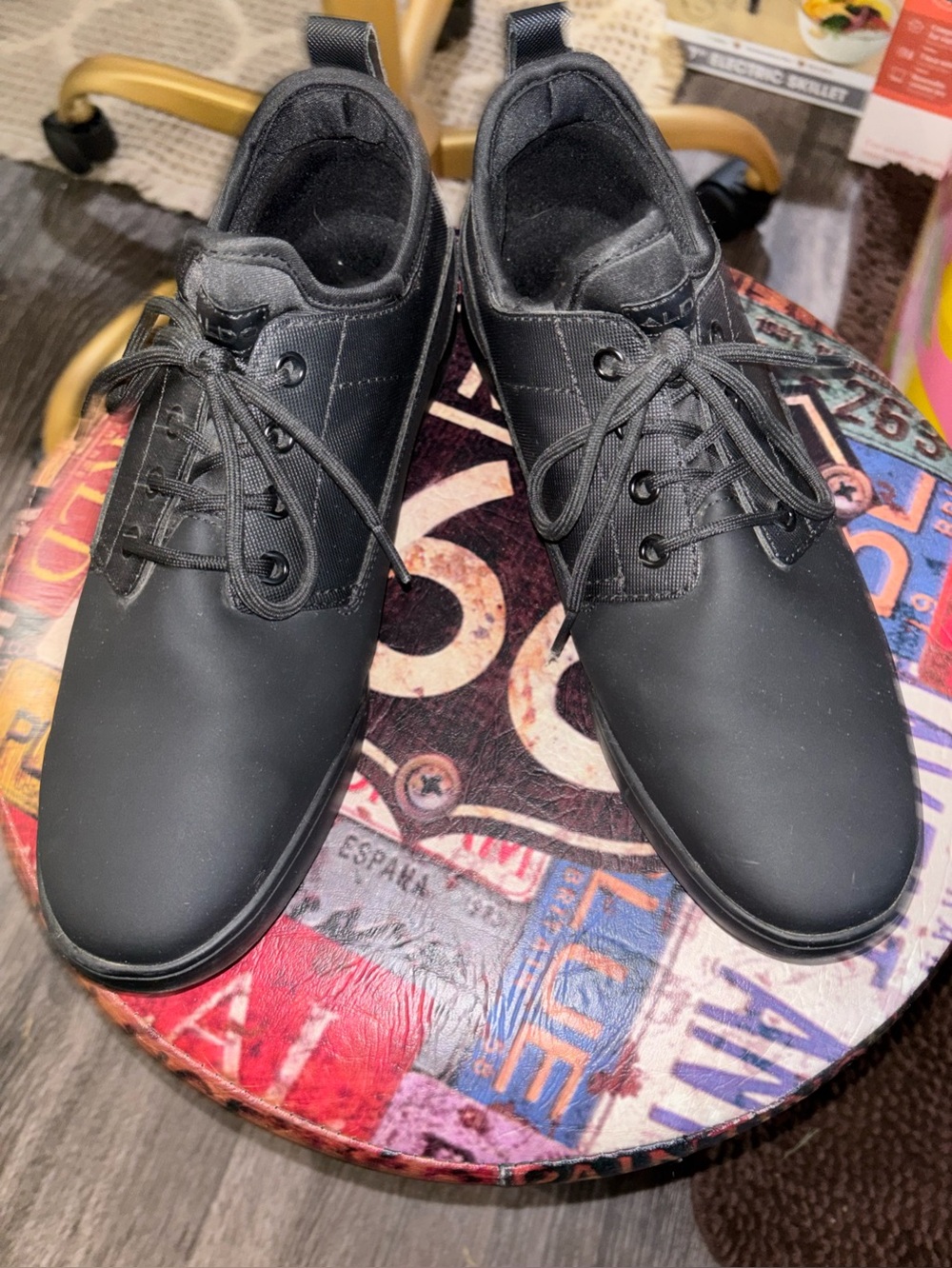 Men’s size 9 Aldo water resistant shoes